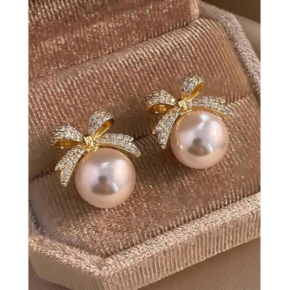 Anthropologie Classic Pearl Bow Gold Earrings - Picture 1 of 5